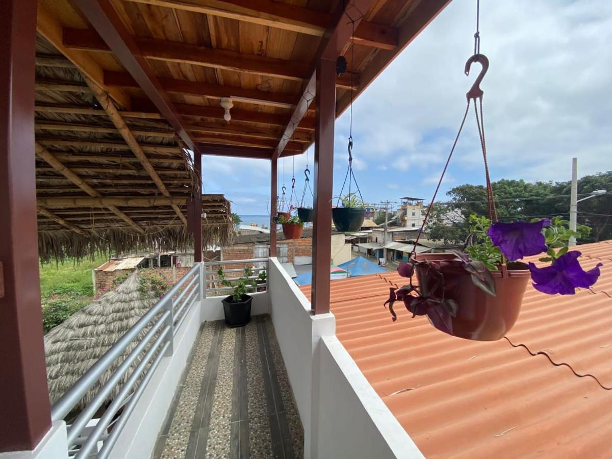 Haus Quentin Hotel Puerto López Екстериор снимка