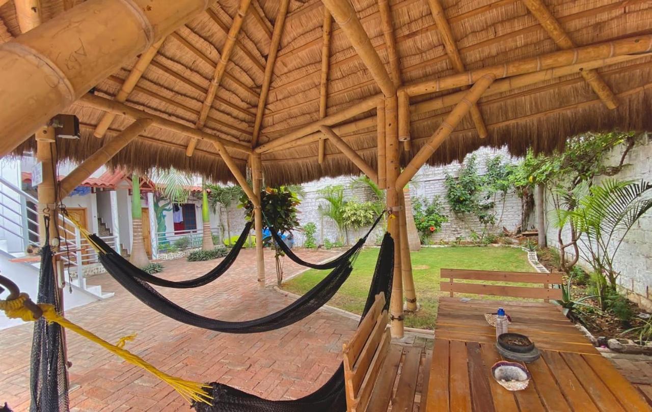 Haus Quentin Hotel Puerto López Екстериор снимка