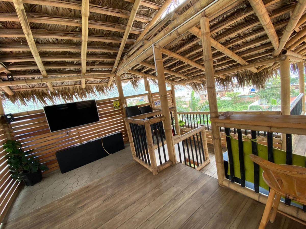 Haus Quentin Hotel Puerto López Екстериор снимка
