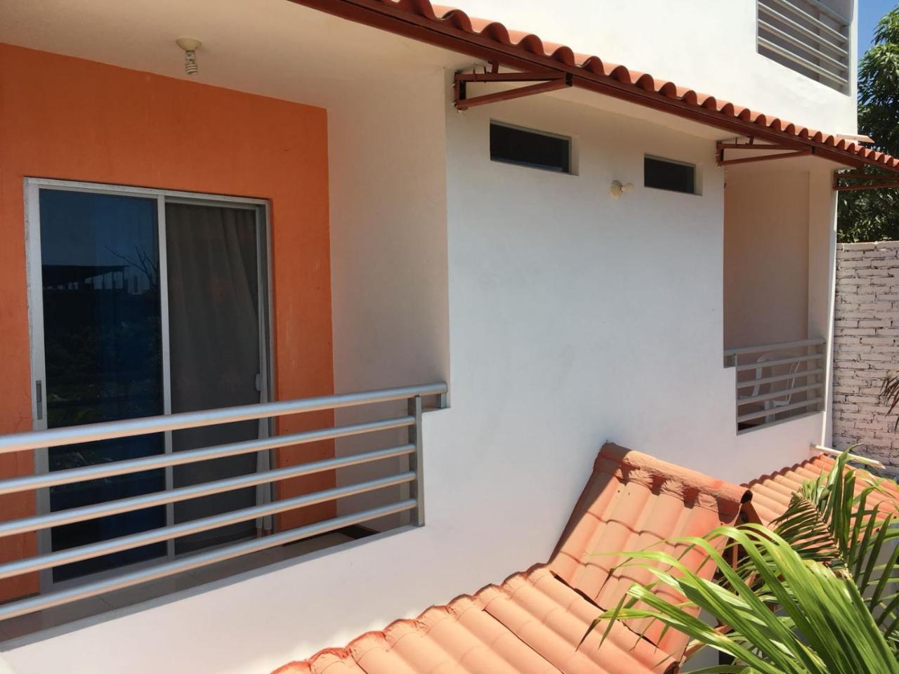 Haus Quentin Hotel Puerto López Екстериор снимка