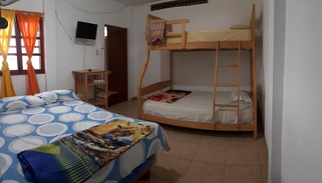 Haus Quentin Hotel Puerto López Екстериор снимка