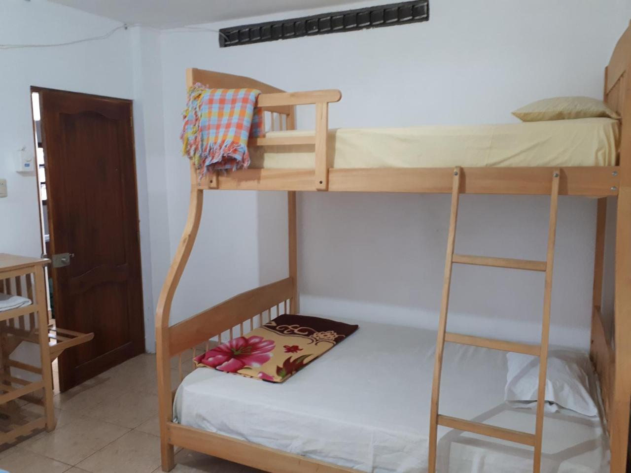 Haus Quentin Hotel Puerto López Екстериор снимка